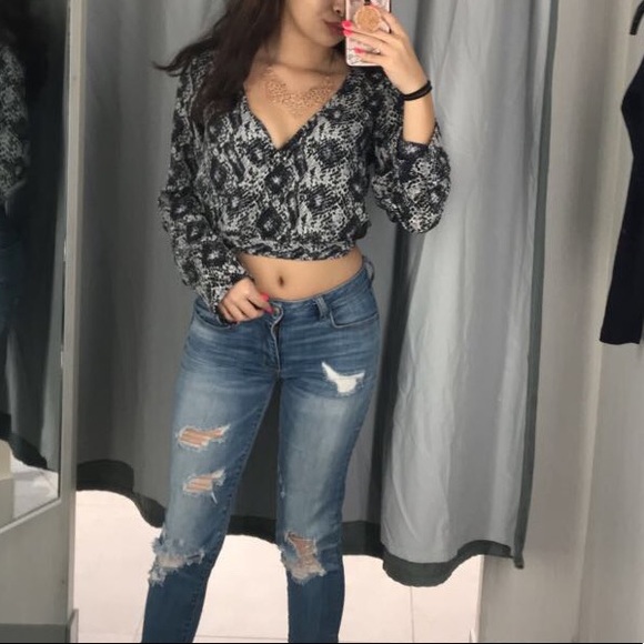 H&M surplice, long sleeve crop top - Picture 4 of 4